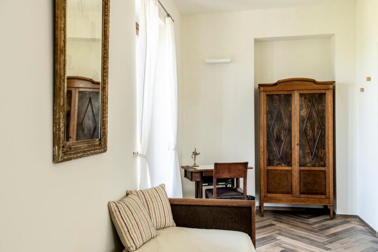 Le Vecchie Persiane - Bed & Breakfast Diano dʼAlba Kültér fotó
